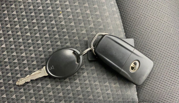 2019 Tata Tiago XZ PLUS PETROL, Petrol, Manual, 24,230 km, Key Close Up