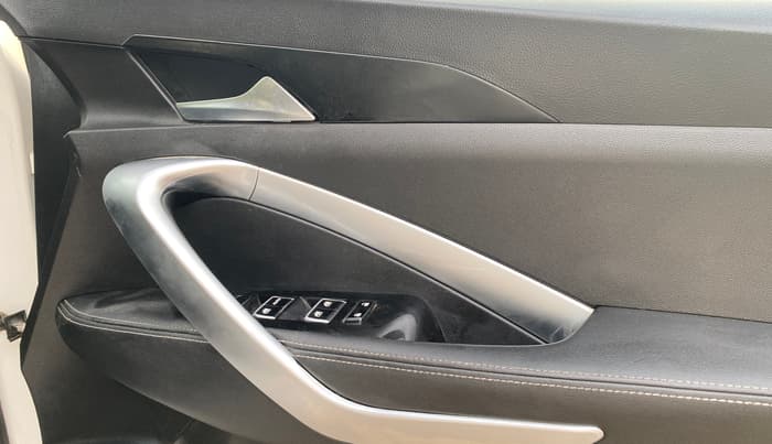 2020 MG HECTOR SHARP HYBRID 1.5 PETROL, Petrol, Manual, 83,588 km, Driver Side Door Panels Control