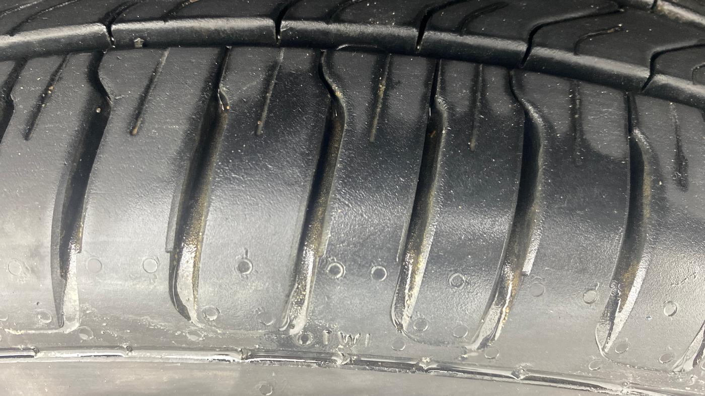 2021 Tata NEXON XZ PLUS DIESEL SUNROOF, Diesel, Manual, 1,06,442 km, Right Front Tyre Tread