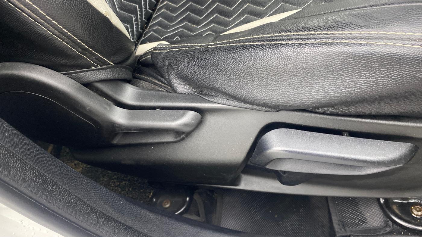 2021 Tata NEXON XZ PLUS DIESEL SUNROOF, Diesel, Manual, 1,06,442 km, Driver Side Adjustment Panel