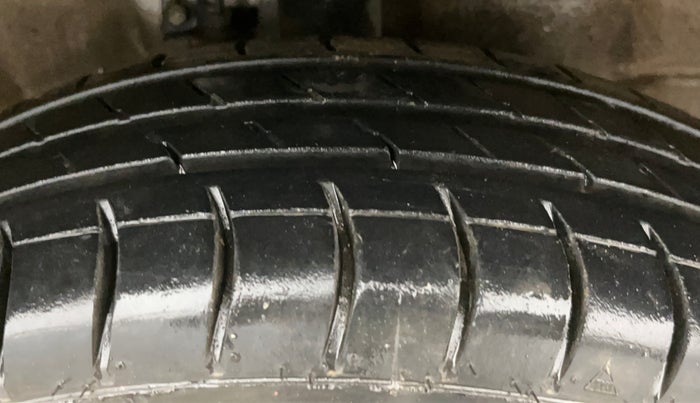 2015 Maruti Wagon R 1.0 VXI, Petrol, Manual, 48,072 km, Right Front Tyre Tread