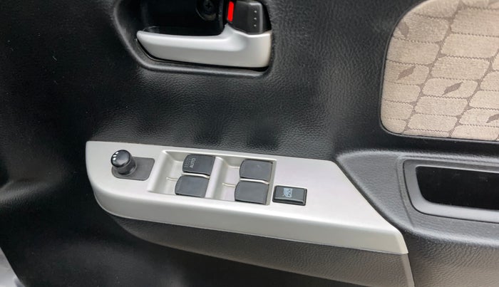 2015 Maruti Wagon R 1.0 VXI, Petrol, Manual, 48,072 km, Driver Side Door Panels Control
