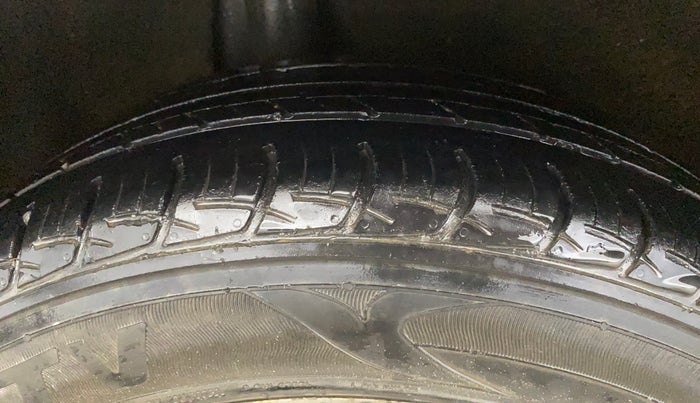 2015 Maruti Baleno DELTA PETROL 1.2, Petrol, Manual, 63,053 km, Right Rear Tyre Tread