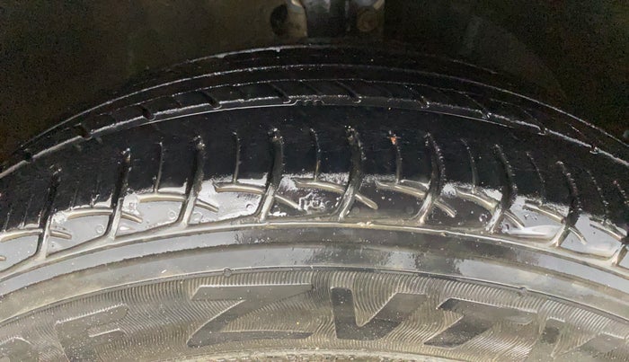 2015 Maruti Baleno DELTA PETROL 1.2, Petrol, Manual, 63,053 km, Right Front Tyre Tread