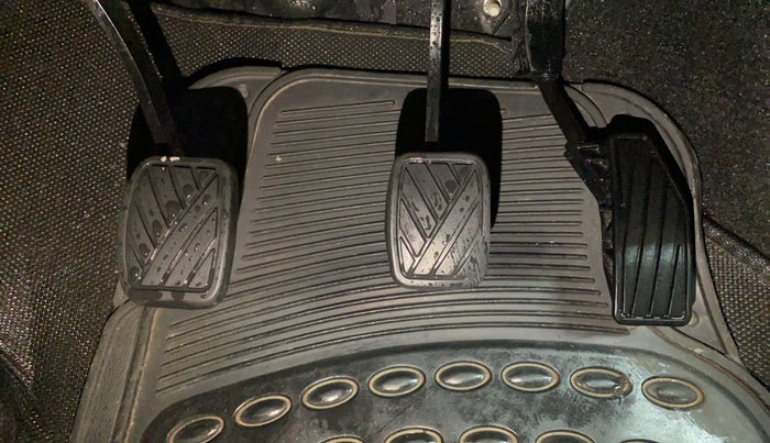 2015 Maruti Baleno DELTA PETROL 1.2, Petrol, Manual, 63,053 km, Pedals