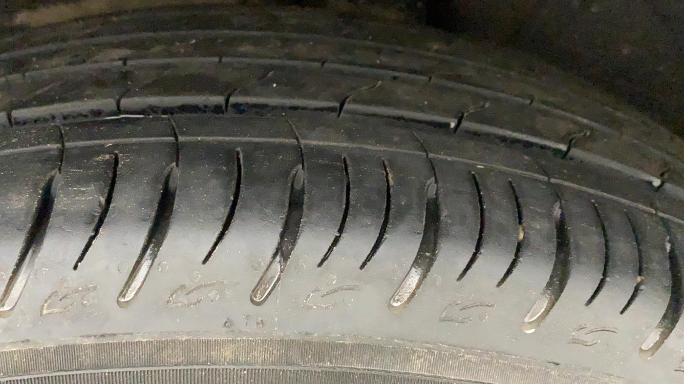 2022 Mahindra XUV700 AX 7 LUXURY D AWD AT 7 STR, Diesel, Automatic, 16,532 km, Left Rear Tyre Tread