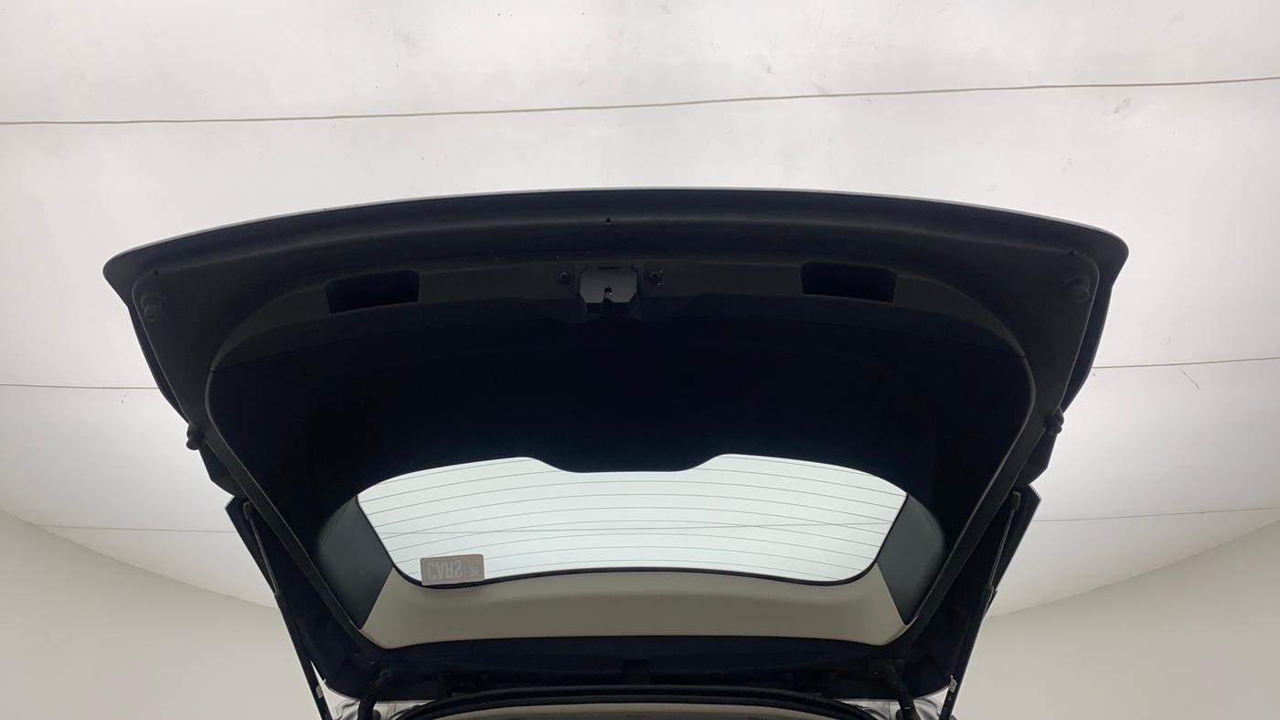 2022 Mahindra XUV700 AX 7 LUXURY D AWD AT 7 STR, Diesel, Automatic, 16,532 km, Boot Door Open