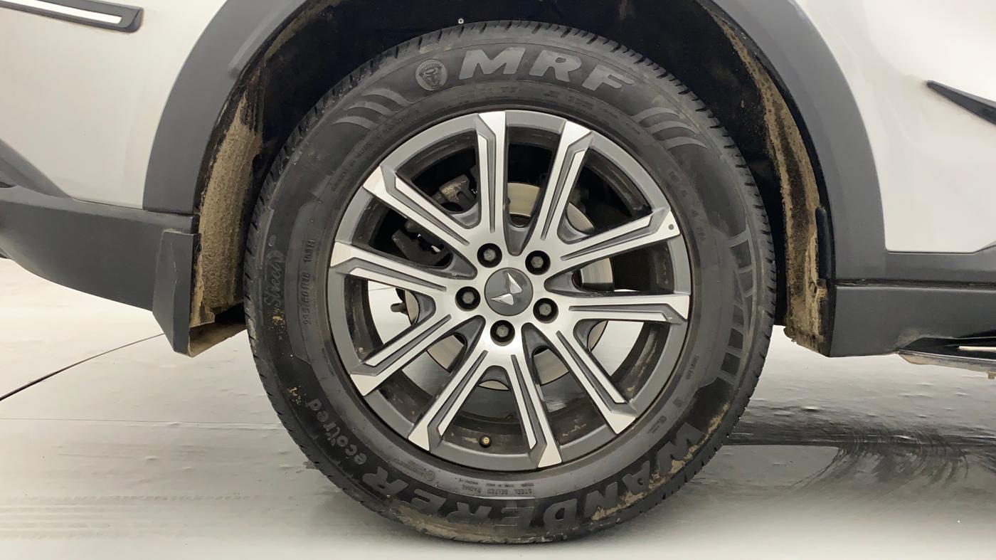 2022 Mahindra XUV700 AX 7 LUXURY D AWD AT 7 STR, Diesel, Automatic, 16,532 km, Right Rear Wheel