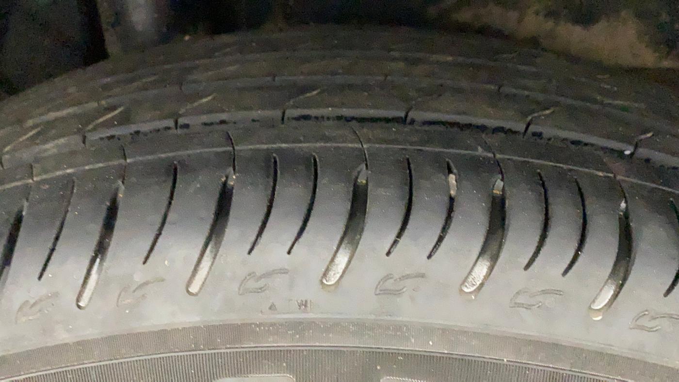 2022 Mahindra XUV700 AX 7 LUXURY D AWD AT 7 STR, Diesel, Automatic, 16,532 km, Right Rear Tyre Tread