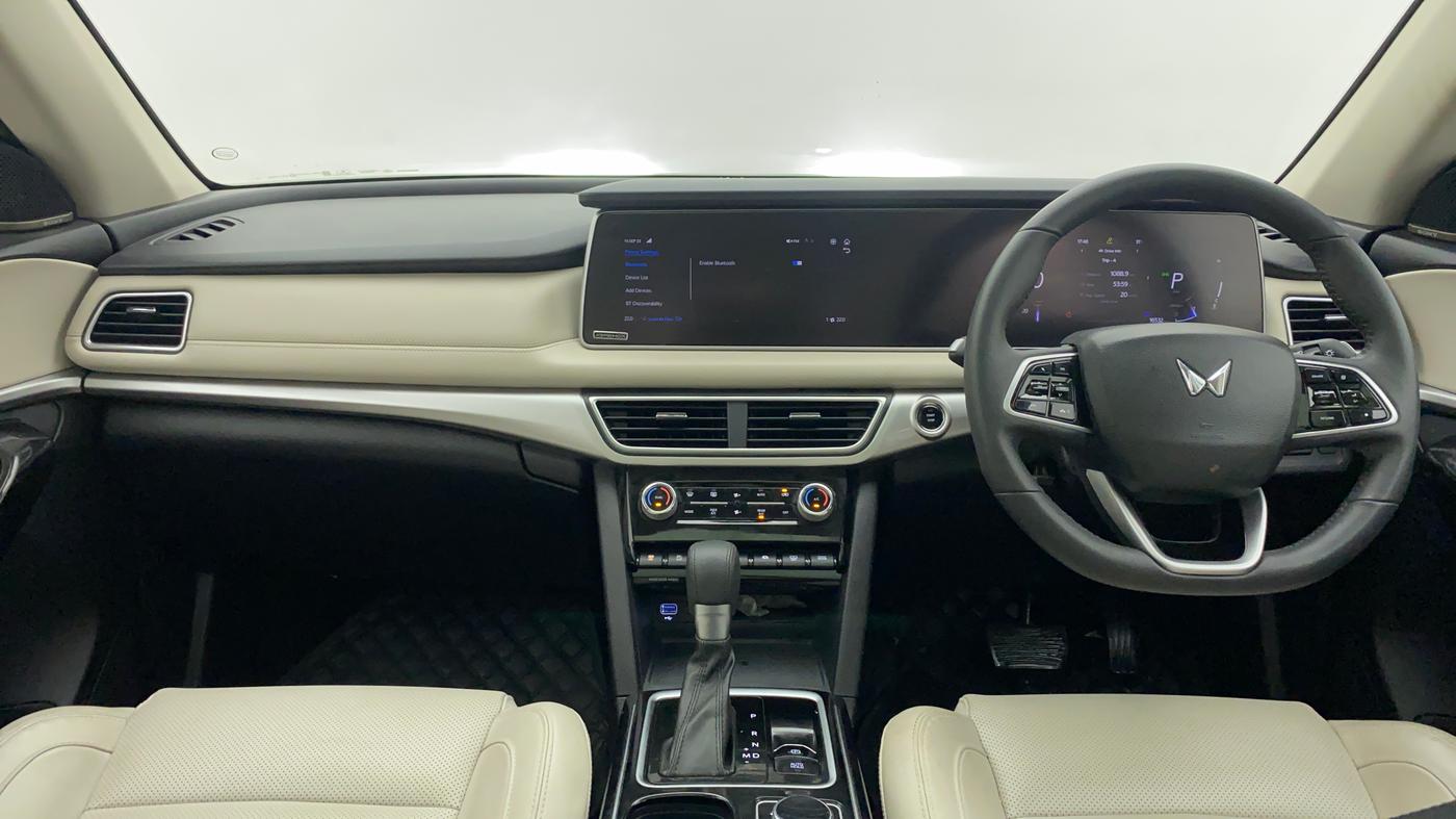 2022 Mahindra XUV700 AX 7 LUXURY D AWD AT 7 STR, Diesel, Automatic, 16,532 km, Dashboard