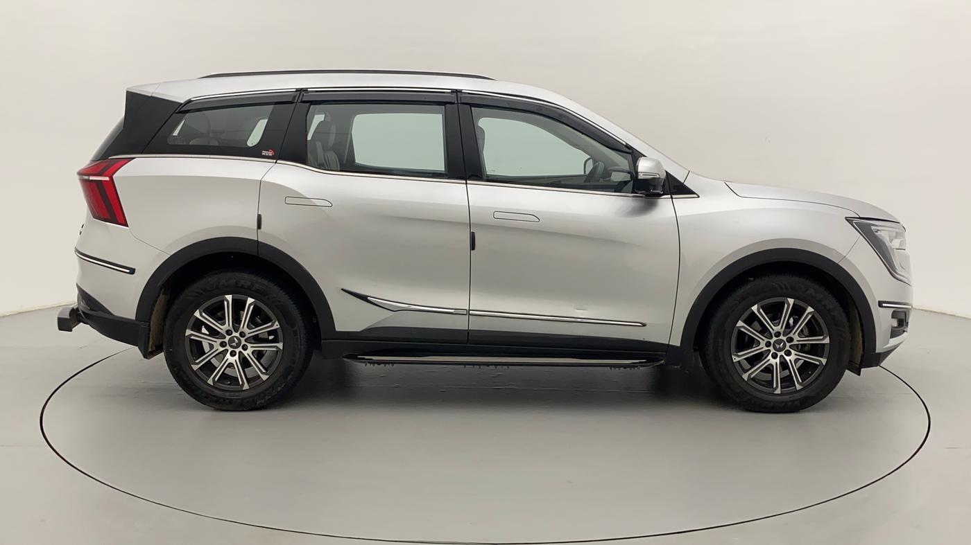 2022 Mahindra XUV700 AX 7 LUXURY D AWD AT 7 STR, Diesel, Automatic, 16,532 km, Right Side View