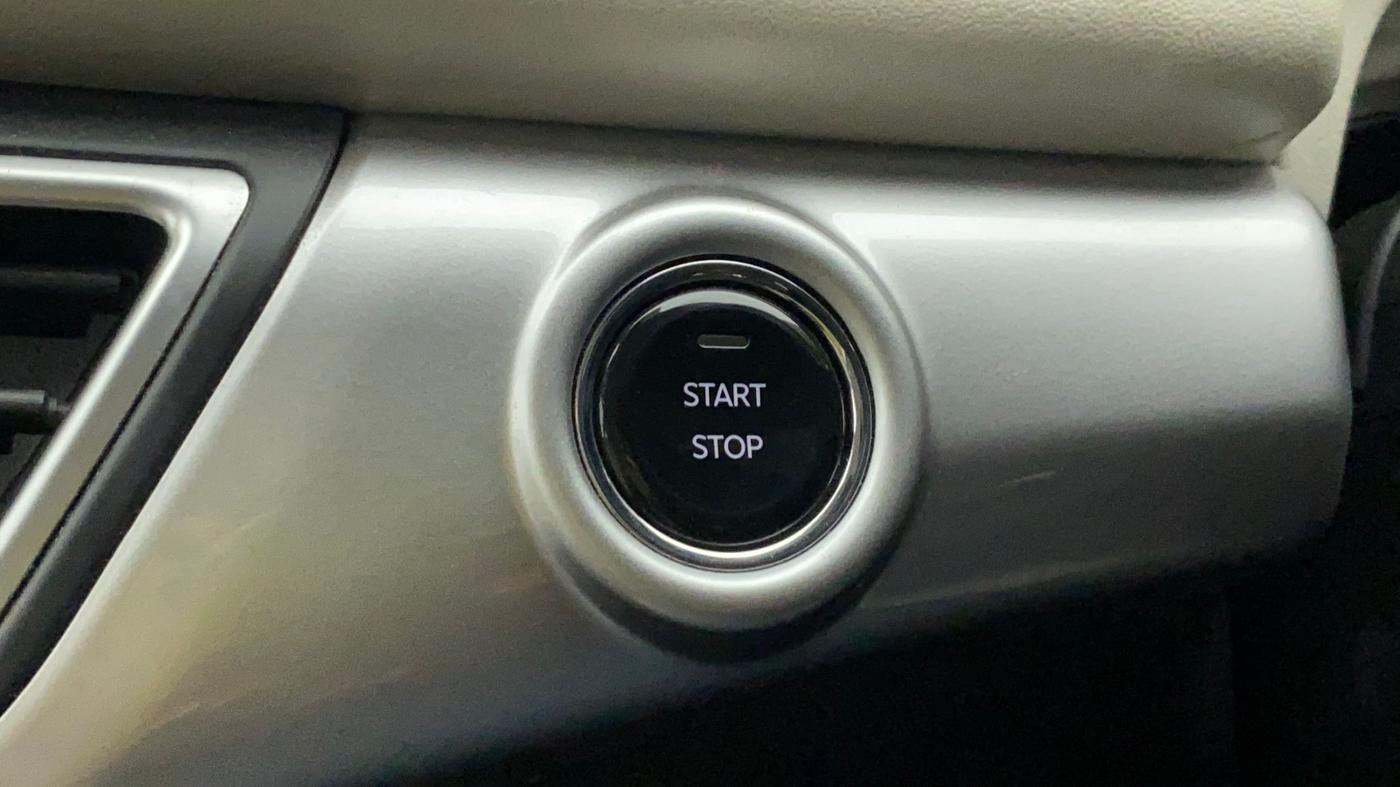 2022 Mahindra XUV700 AX 7 LUXURY D AWD AT 7 STR, Diesel, Automatic, 16,532 km, Keyless Start/ Stop Button