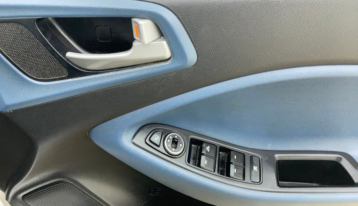 2016 Hyundai i20 Active 1.2 S, CNG, Manual, 67,663 km, Driver Side Door Panels Control