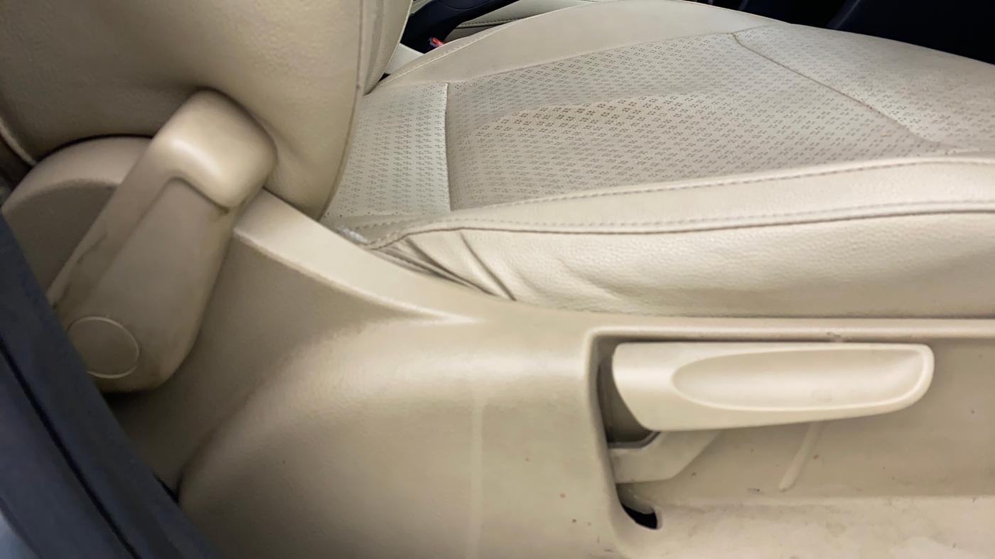 2016 Volkswagen Polo HIGHLINE1.2L, Petrol, Manual, 59,902 km, Driver Side Adjustment Panel