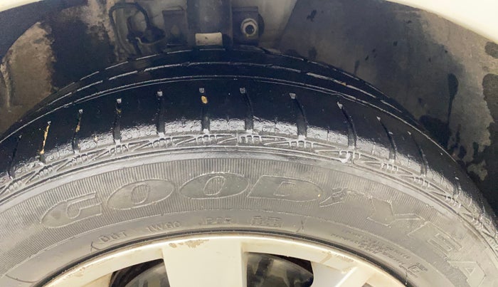 2016 Volkswagen Polo HIGHLINE1.2L, Petrol, Manual, 59,902 km, Right Front Tyre Tread