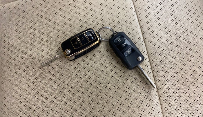 2016 Volkswagen Polo HIGHLINE1.2L, Petrol, Manual, 59,902 km, Key Close Up