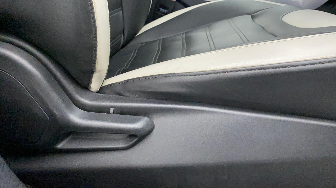 2020 Tata NEXON XMA 1.2, Petrol, Automatic, 46,182 km, Driver Side Adjustment Panel