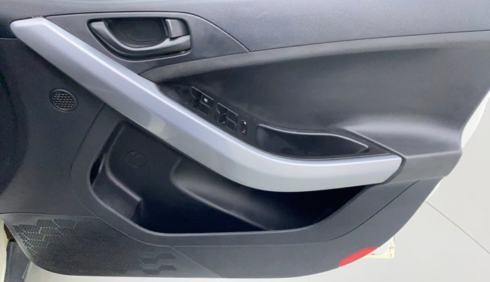 2020 Tata NEXON XMA 1.2, Petrol, Automatic, 46,182 km, Driver Side Door Panels Control