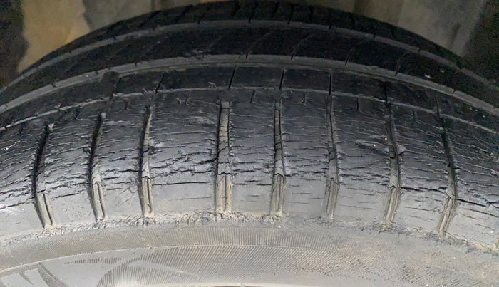 2014 Datsun Go T, Petrol, Manual, 90,047 km, Right Front Tyre Tread