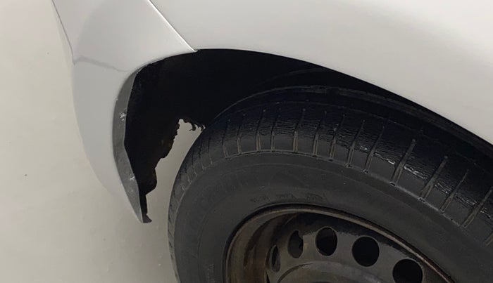 2014 Datsun Go T, Petrol, Manual, 90,047 km, Left fender - Lining loose