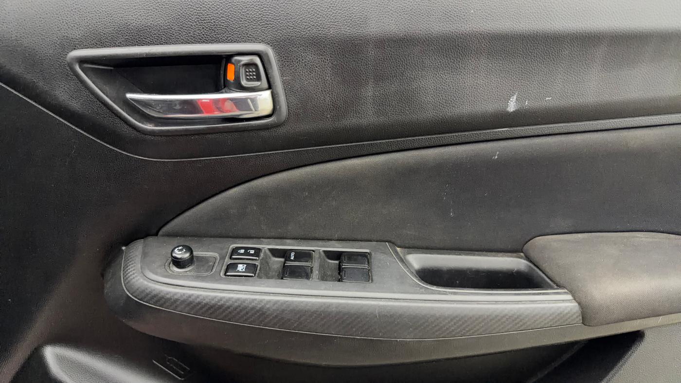 2021 Maruti Swift VXI, CNG, Manual, 62,963 km, Driver Side Door Panels Control