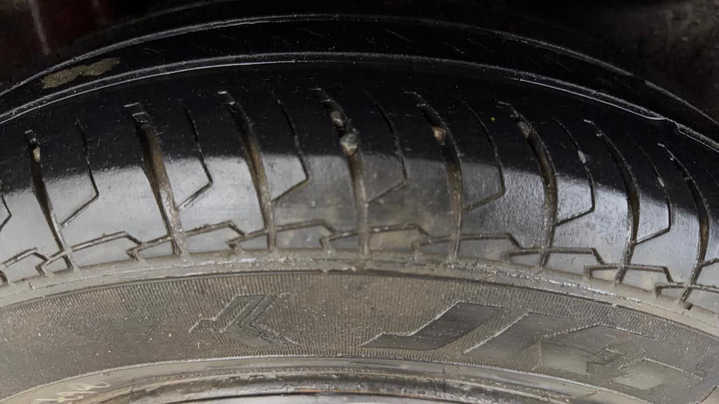 2021 Maruti Swift VXI, CNG, Manual, 62,963 km, Right Rear Tyre Tread