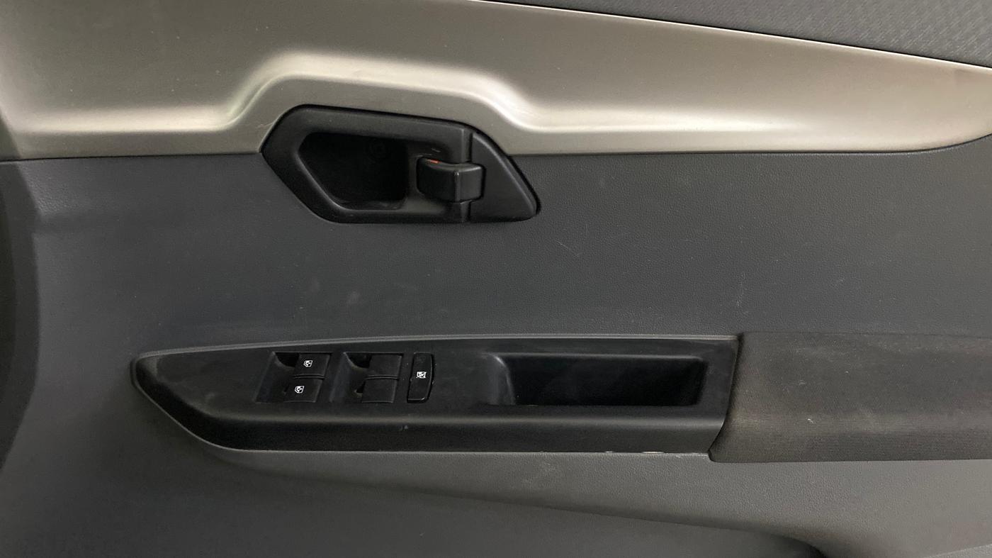 2019 Mahindra KUV 100 NXT K6+ P 6 STR, Petrol, Manual, 61,327 km, Driver Side Door Panels Control