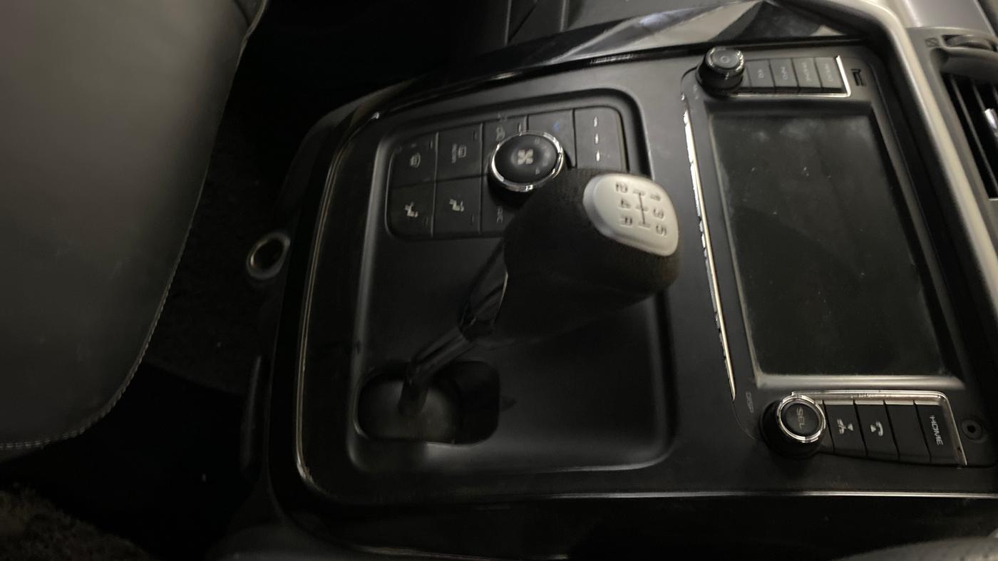 2019 Mahindra KUV 100 NXT K6+ P 6 STR, Petrol, Manual, 61,327 km, Gear Lever