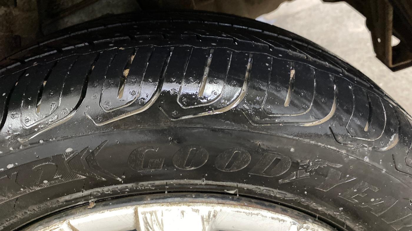 2019 Mahindra KUV 100 NXT K6+ P 6 STR, Petrol, Manual, 61,327 km, Left Rear Tyre Tread