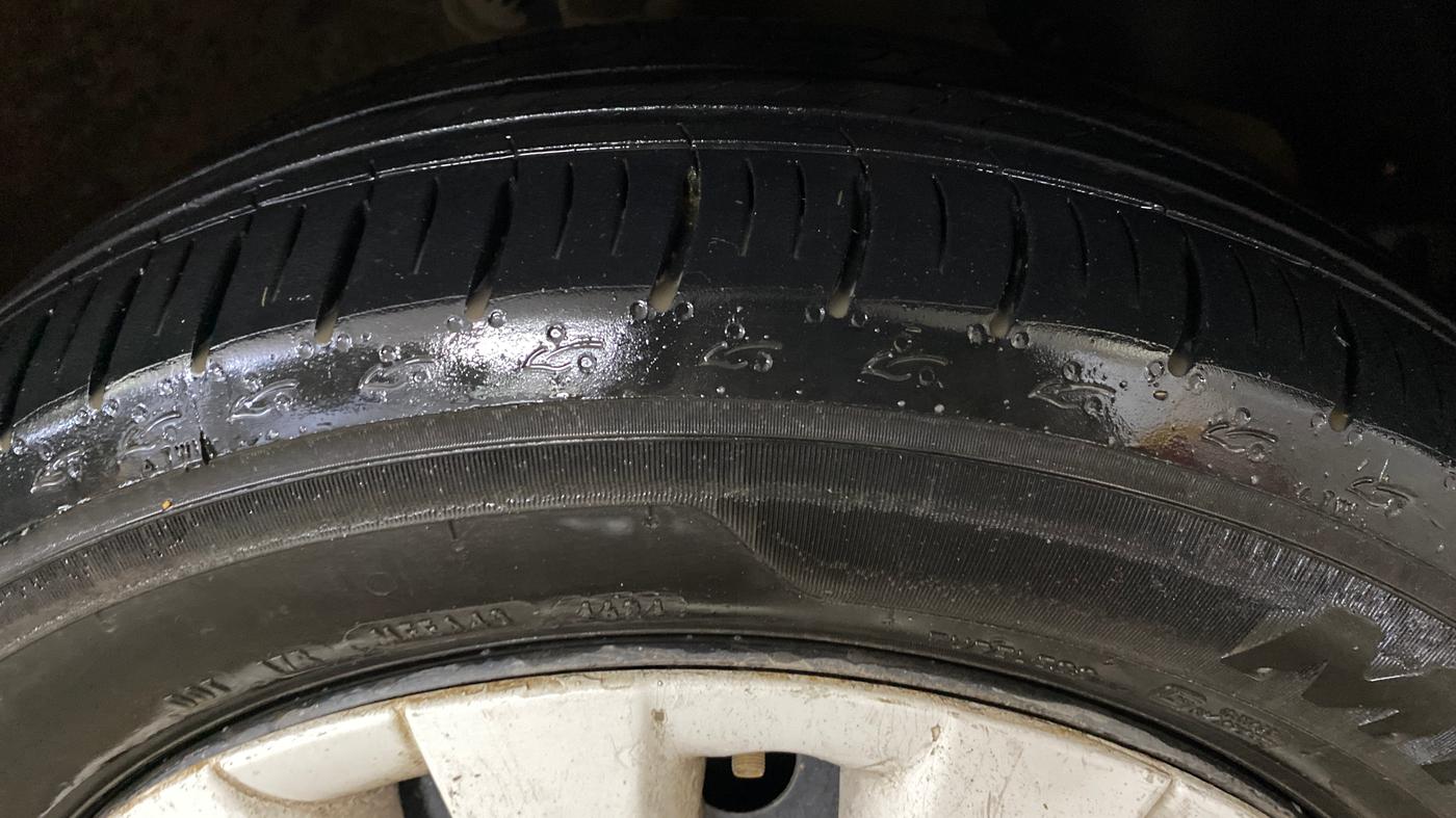 2019 Mahindra KUV 100 NXT K6+ P 6 STR, Petrol, Manual, 61,327 km, Right Front Tyre Tread