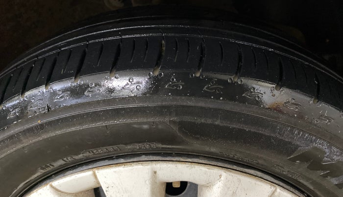 2019 Mahindra KUV 100 NXT K6+ P 6 STR, Petrol, Manual, 62,145 km, Right Front Tyre Tread