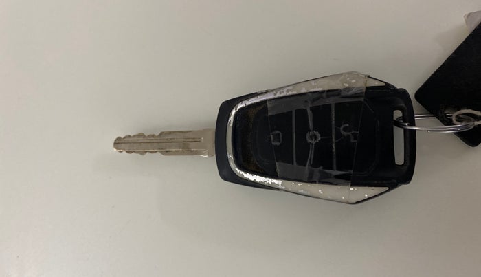 2019 Mahindra KUV 100 NXT K6+ P 6 STR, Petrol, Manual, 62,145 km, Key Close Up