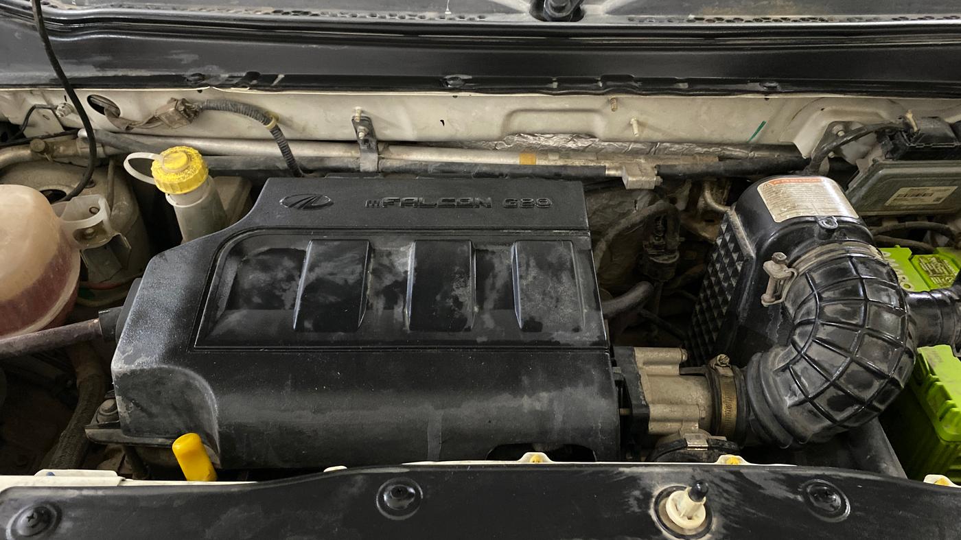 2019 Mahindra KUV 100 NXT K6+ P 6 STR, Petrol, Manual, 61,327 km, Engine View