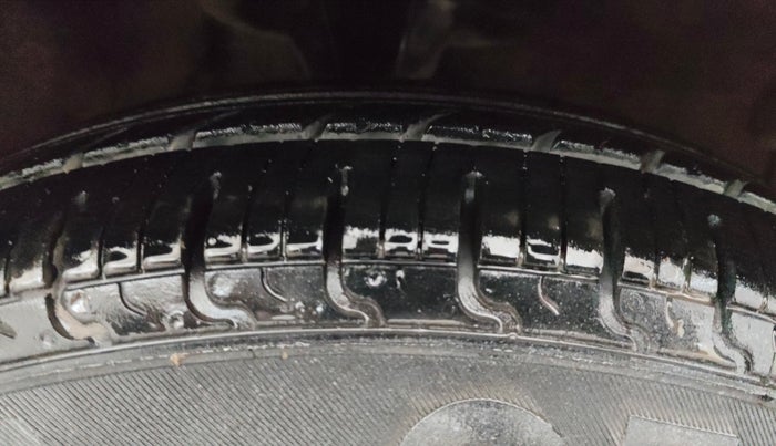 2013 Hyundai i10 SPORTZ 1.2 AT, Petrol, Automatic, 53,731 km, Right Front Tyre Tread