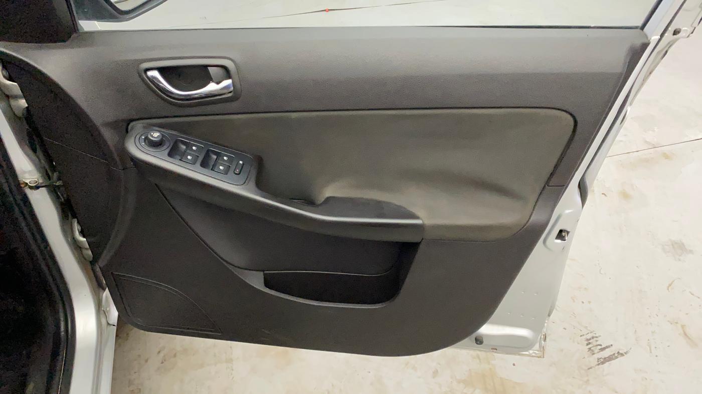 2016 Tata Zest XT PETROL, Petrol, Manual, 32,441 km, Driver Side Door Panels Control