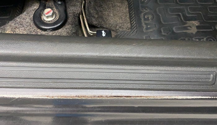 2017 Maruti Alto 800 LXI, Petrol, Manual, 48,871 km, Right running board - Minor scratches