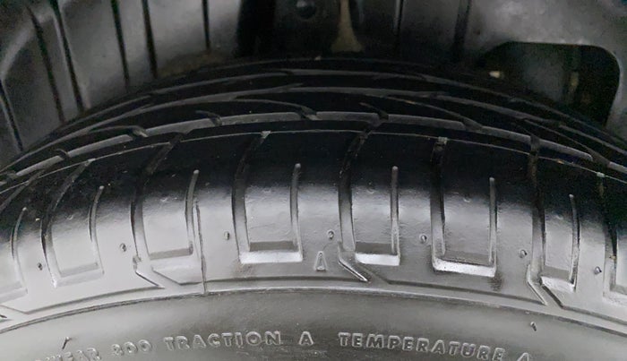 2022 Mahindra XUV300 W8 (O) 1.5 DIESEL, Diesel, Manual, 27,227 km, Right Rear Tyre Tread