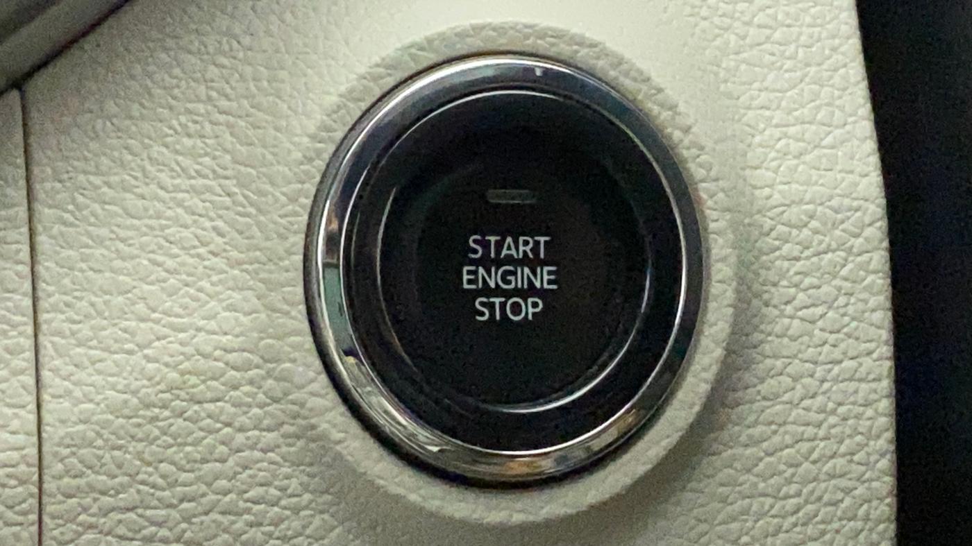 2022 Mahindra XUV300 W8 (O) 1.5 DIESEL, Diesel, Manual, 27,227 km, Keyless Start/ Stop Button