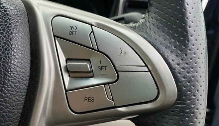 2022 Mahindra XUV300 W8 (O) 1.5 DIESEL, Diesel, Manual, 27,227 km, Adaptive Cruise Control