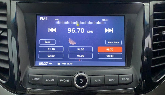 2022 Mahindra XUV300 W8 (O) 1.5 DIESEL, Diesel, Manual, 27,227 km, Infotainment System