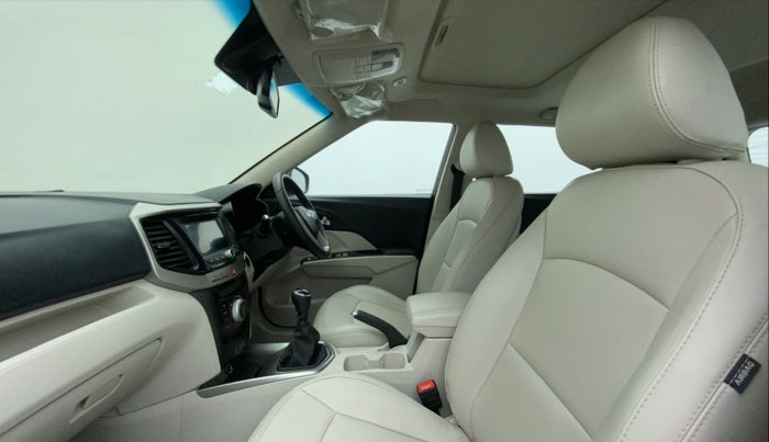 2022 Mahindra XUV300 W8 (O) 1.5 DIESEL, Diesel, Manual, 27,227 km, Right Side Front Door Cabin
