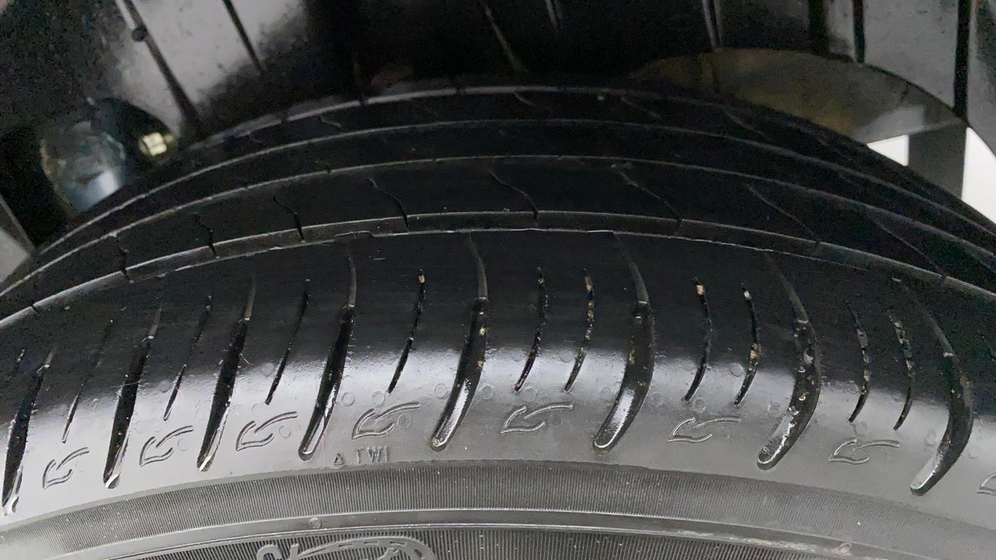 2022 Mahindra XUV300 W8 (O) 1.5 DIESEL, Diesel, Manual, 27,227 km, Left Rear Tyre Tread