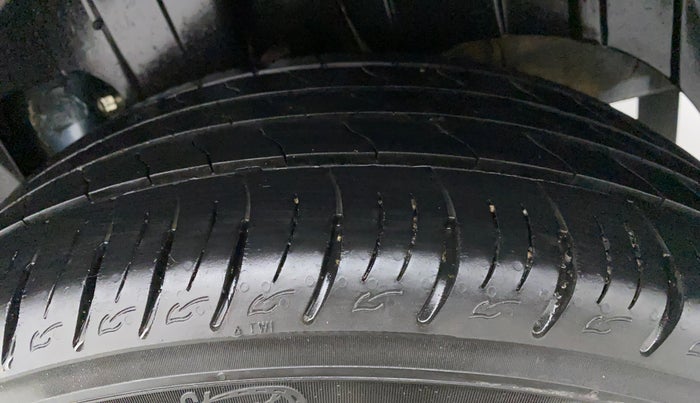 2022 Mahindra XUV300 W8 (O) 1.5 DIESEL, Diesel, Manual, 27,227 km, Left Rear Tyre Tread