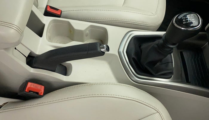 2022 Mahindra XUV300 W8 (O) 1.5 DIESEL, Diesel, Manual, 27,227 km, Gear Lever