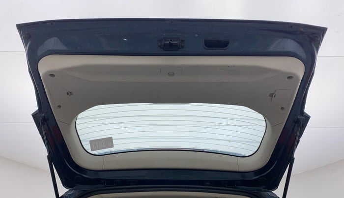 2022 Mahindra XUV300 W8 (O) 1.5 DIESEL, Diesel, Manual, 27,227 km, Boot Door Open