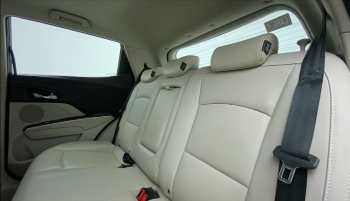 2022 Mahindra XUV300 W8 (O) 1.5 DIESEL, Diesel, Manual, 27,227 km, Right Side Rear Door Cabin