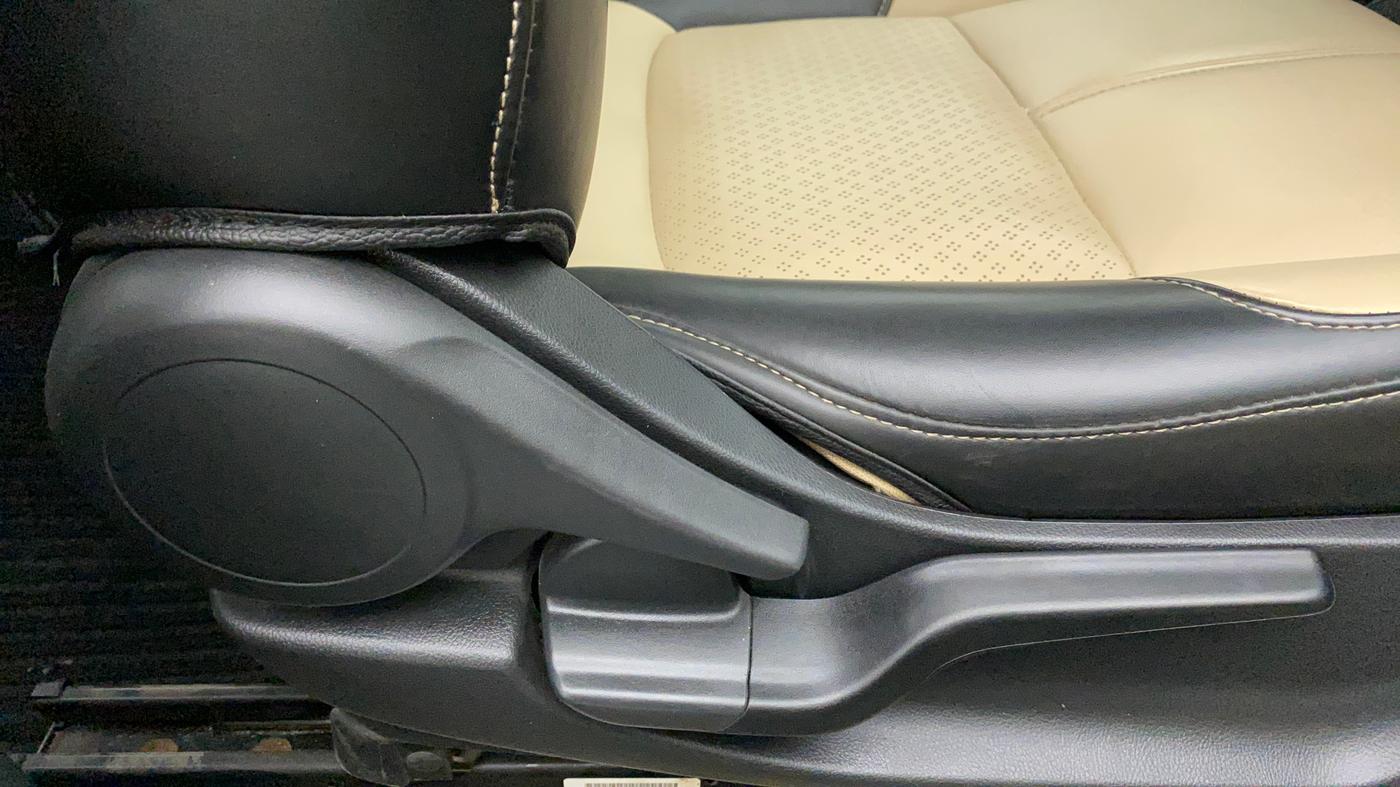 2022 Honda Amaze 1.2L I-VTEC VX CVT, Petrol, Automatic, 44,247 km, Driver Side Adjustment Panel