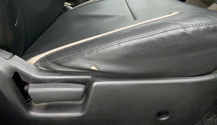 2019 Maruti Alto LXI CNG, CNG, Manual, 57,850 km, Driver Side Adjustment Panel