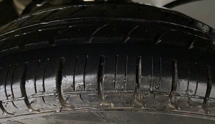 2019 Maruti Alto LXI CNG, CNG, Manual, 57,850 km, Left Front Tyre Tread