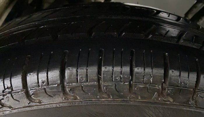 2019 Maruti Alto LXI CNG, CNG, Manual, 57,850 km, Left Rear Tyre Tread